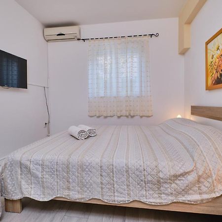Beautiful Apartments Ksenija Mali Losinj Exterior photo