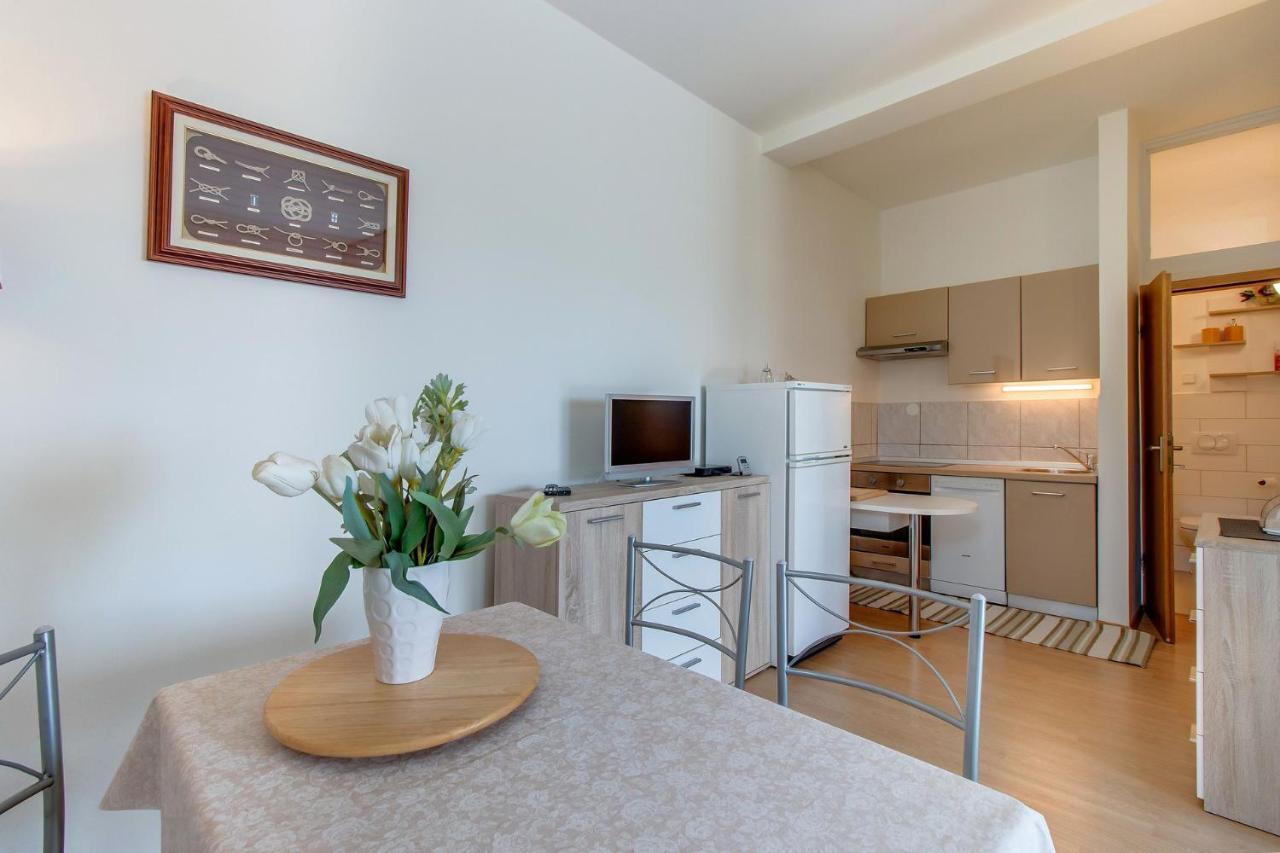 Beautiful Apartments Ksenija Mali Losinj Exterior photo